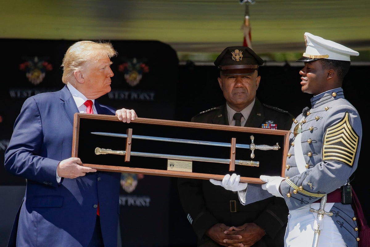 Trump tweet reemerges criticising Obama's movements as president ...