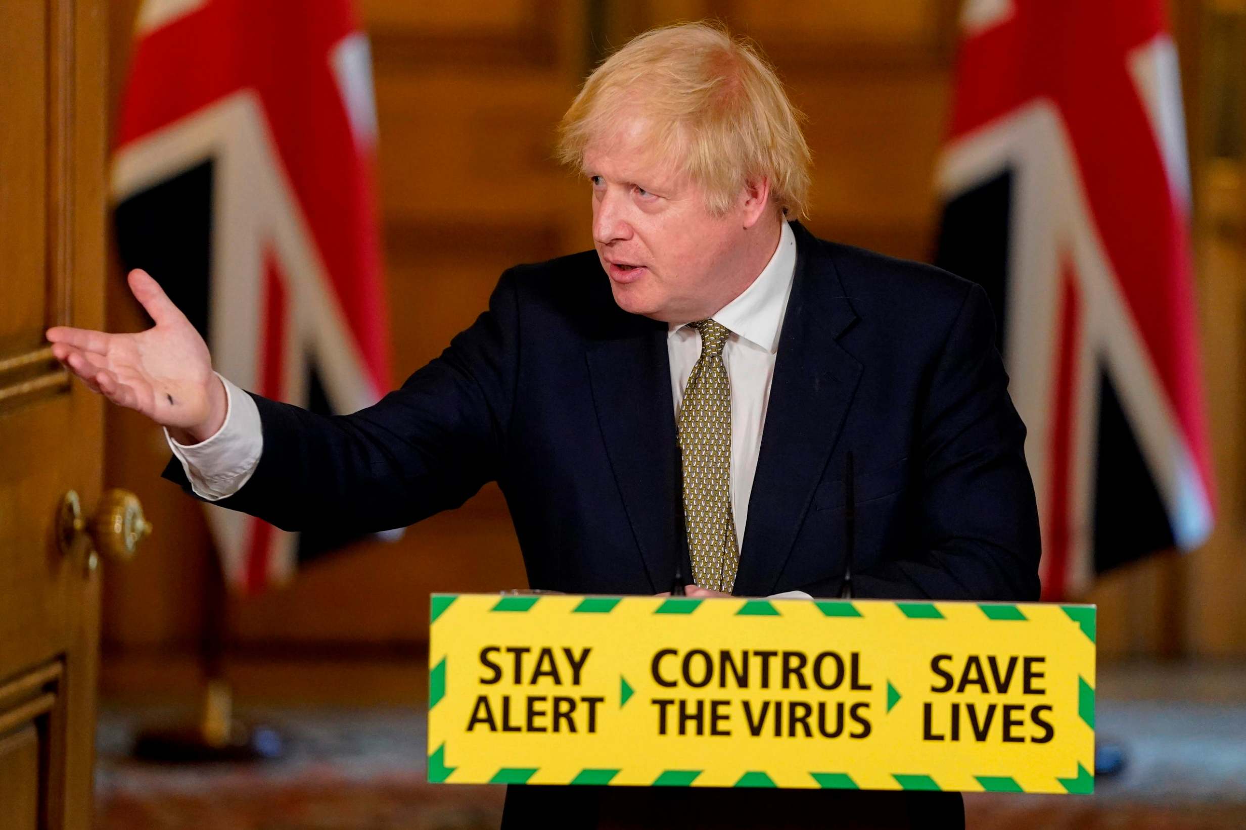 Boris Johnson's isolationism will hinder coronavirus recovery effort, Labour says