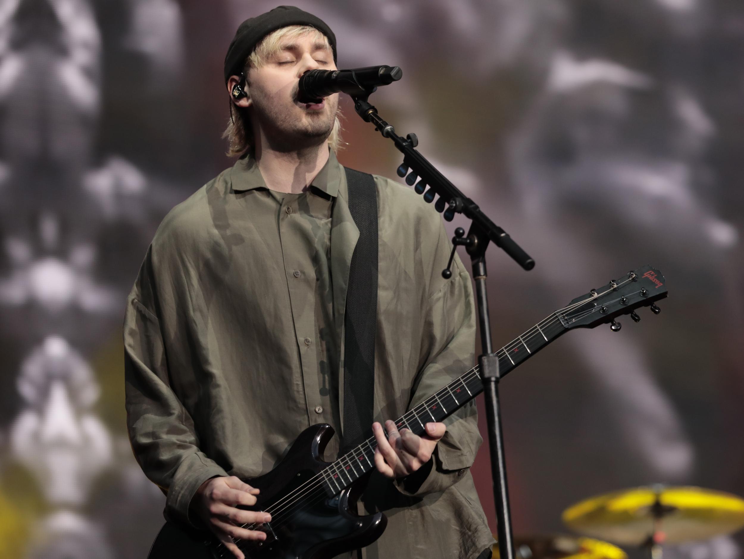 5 Seconds of Summer guitarist Michael Clifford apologises for past