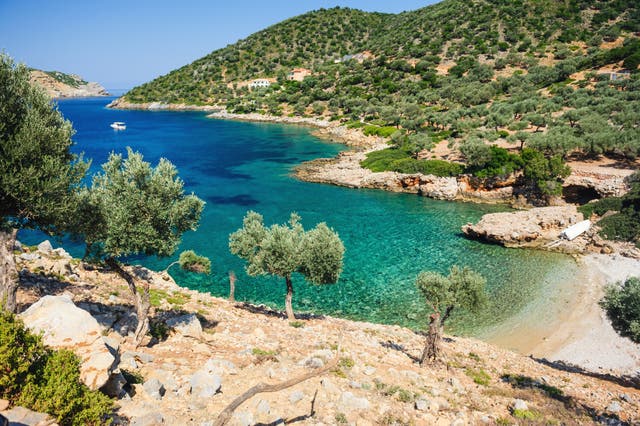 <p>Agalou Laka beach in Alonissos</p>