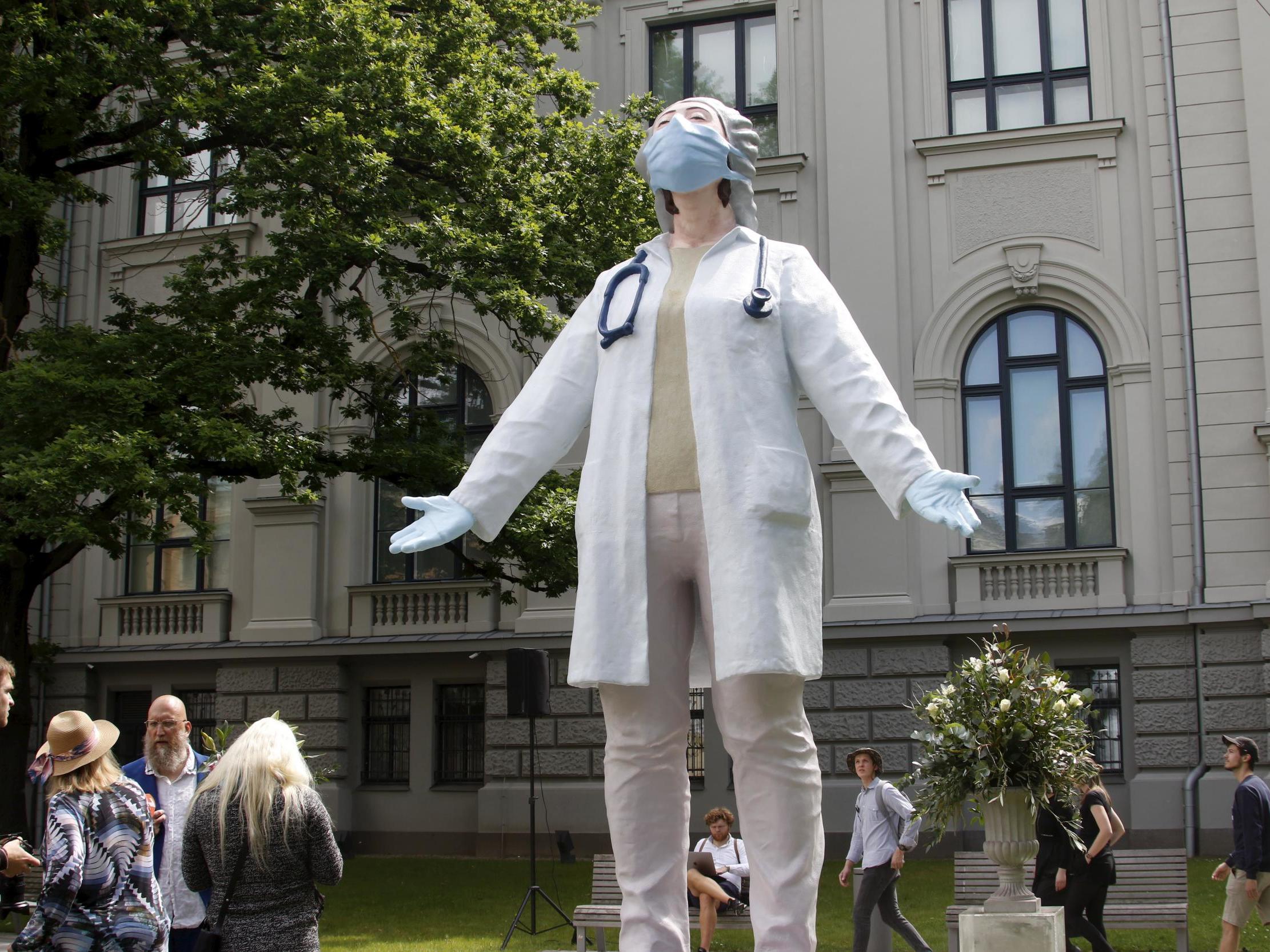 A statue called 'Medics To The World' by sculptor Aigars Bikse has been unveiled in Latvia in tribute to all health professionals