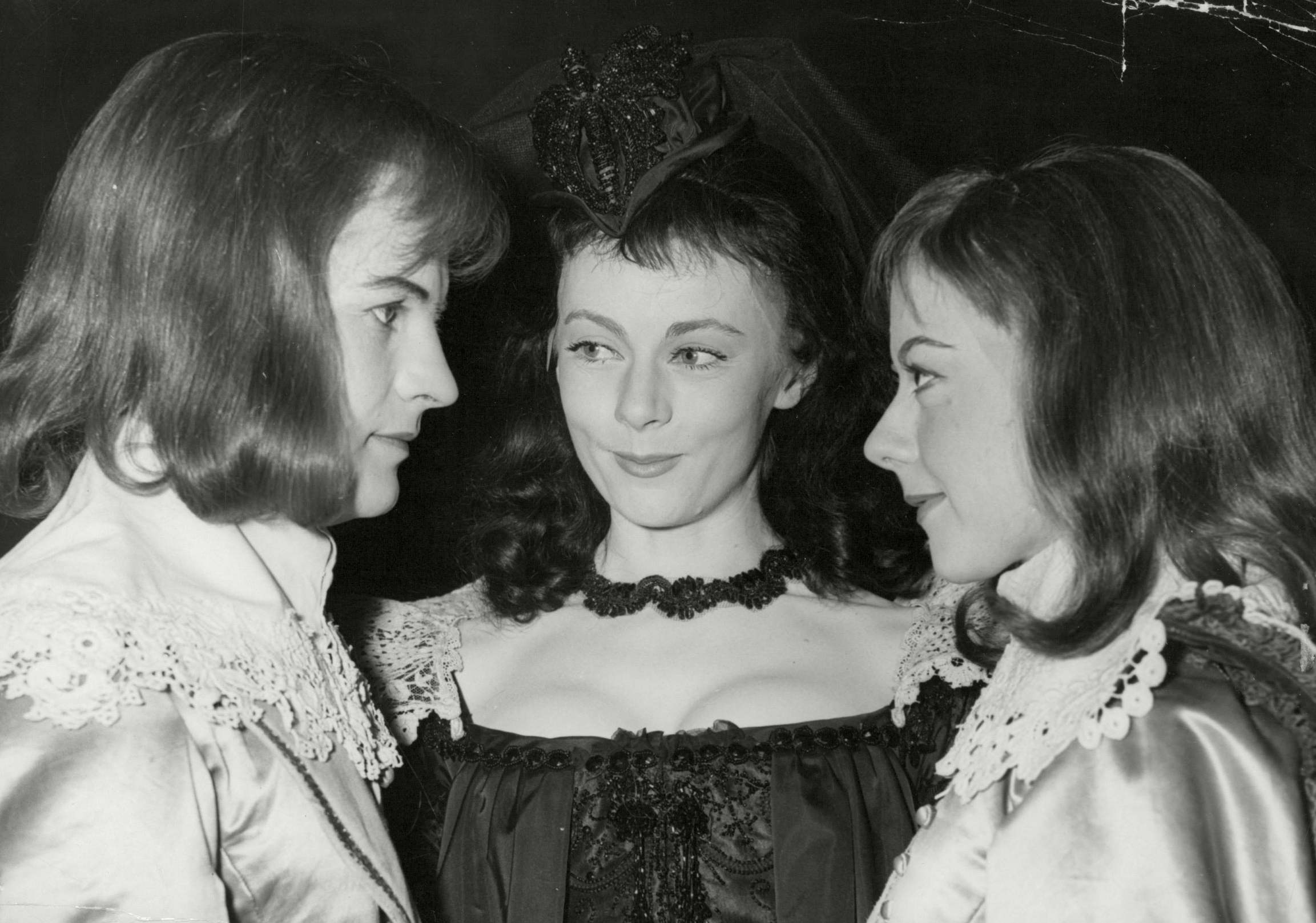 Holm (left) as Sebastian in ‘Twelfth Night in 1960, with Geraldine McEwan (centre) as Olivia and Dorothy Tutin as Viola