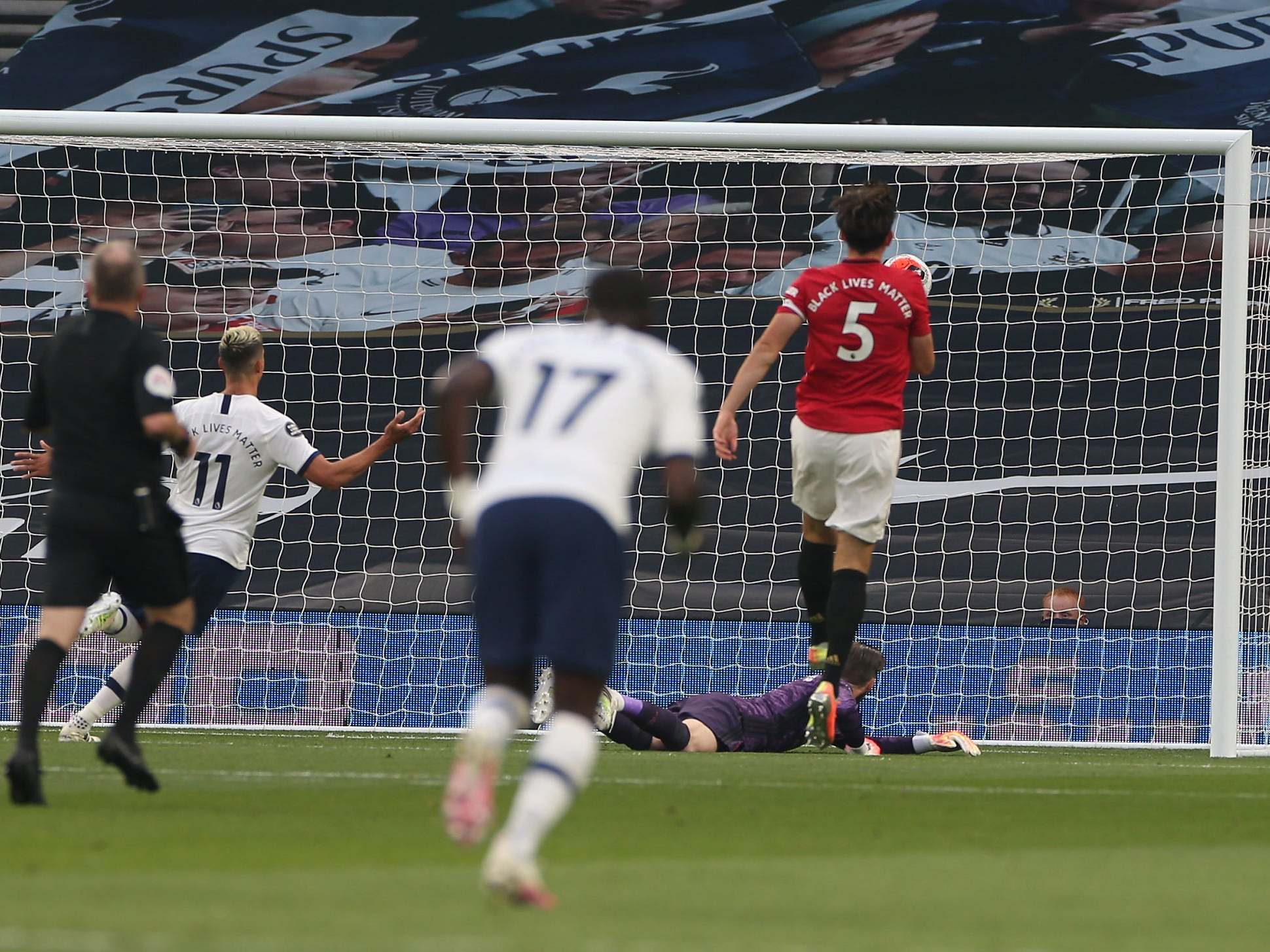 Maguire and De Gea were shown up in Bergwijn’s goal