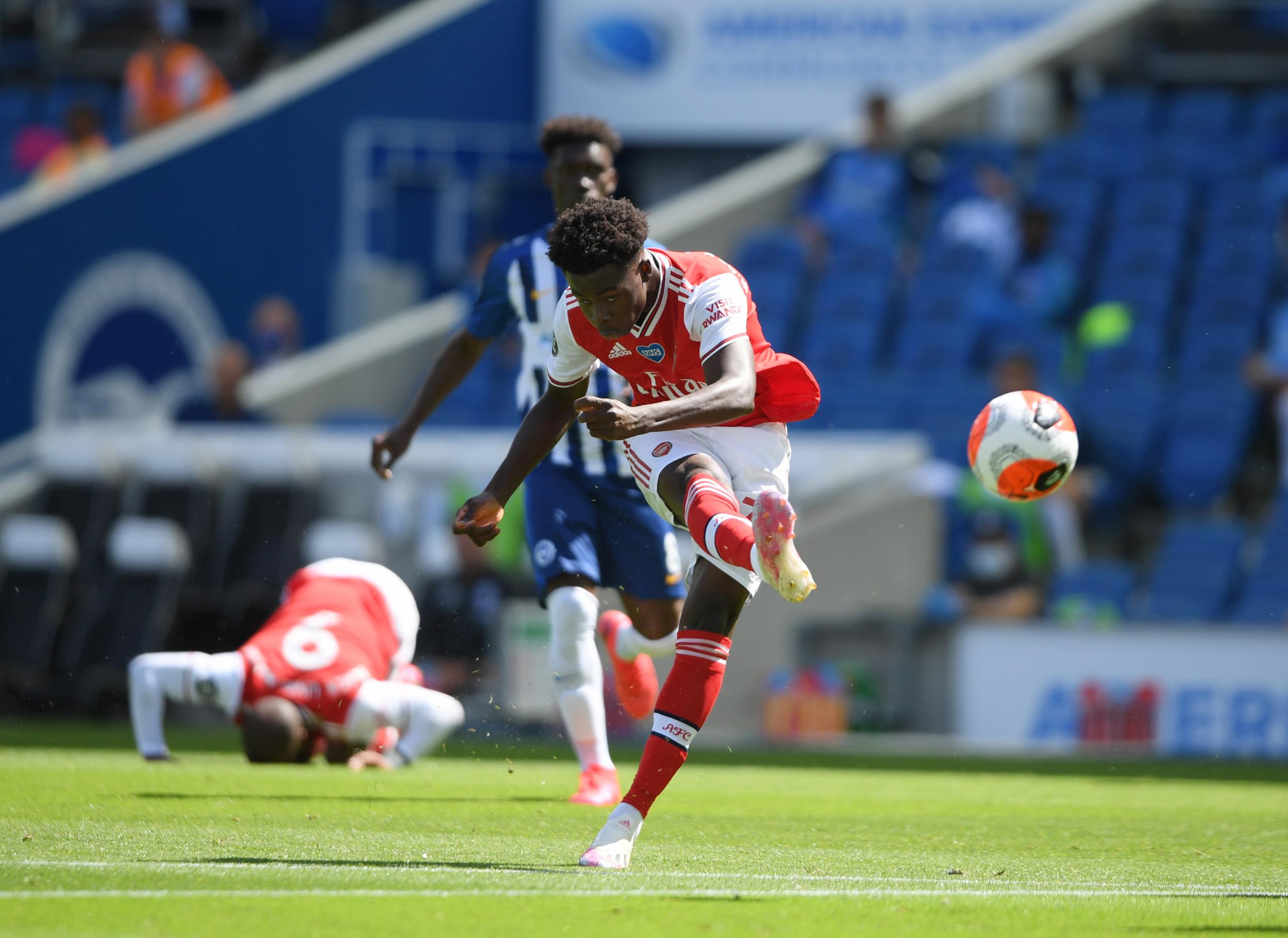 Bukayo Saka shoots for Arsenal