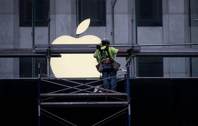 Workers put up boards around the Apple flagship store on Fifth Avenue, after a night of protest over the death of an African-American man George Floyd in Minneapolis on June 2, 2020 in Manhattan in New York City