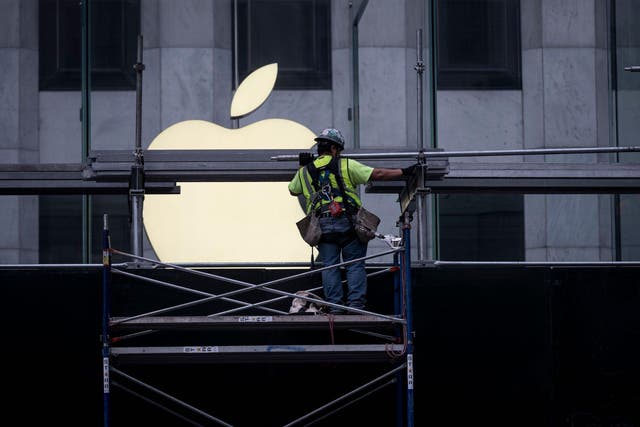 Workers put up boards around the Apple flagship store on Fifth Avenue, after a night of protest over the death of an African-American man George Floyd in Minneapolis on June 2, 2020 in Manhattan in New York City
