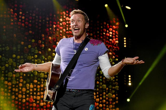 Chris Martin performing with Coldplay at The Rose Bowl, 2017