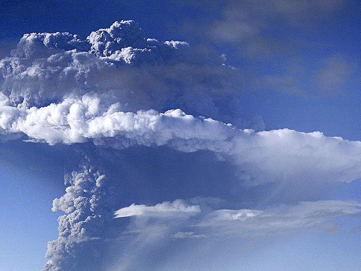 Iceland hit by thousands of earthquake tremors