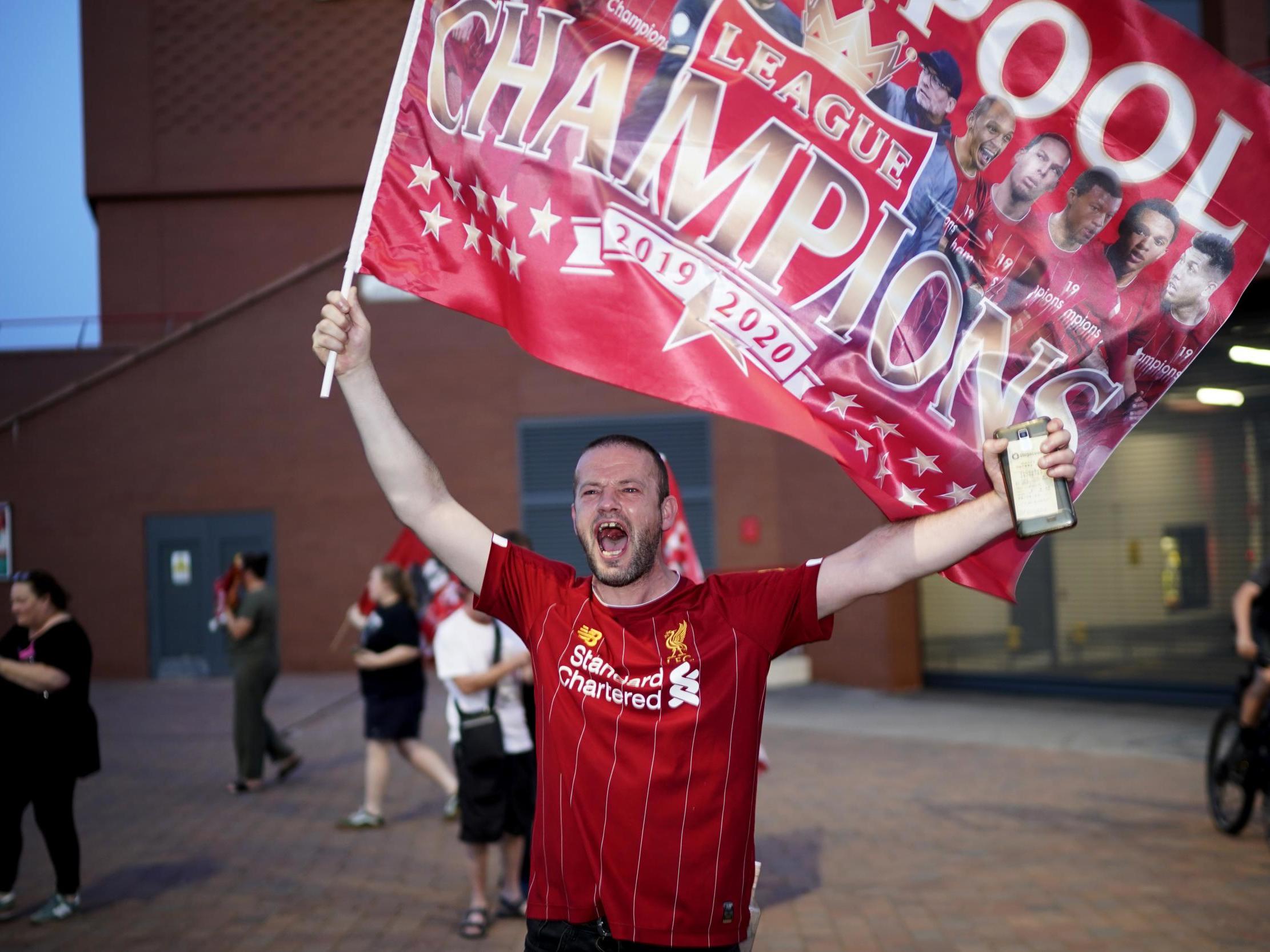 Фанаты ливерпуля. Ливерпуль Энфилд болельщики. Liverpool Fans. Ливерпуль празднование.