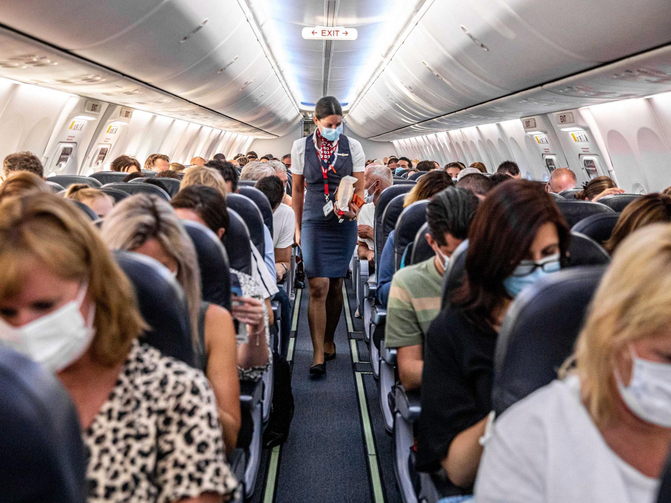 Cabin crew member explains why your phone needs to be in flight mode on a  plane