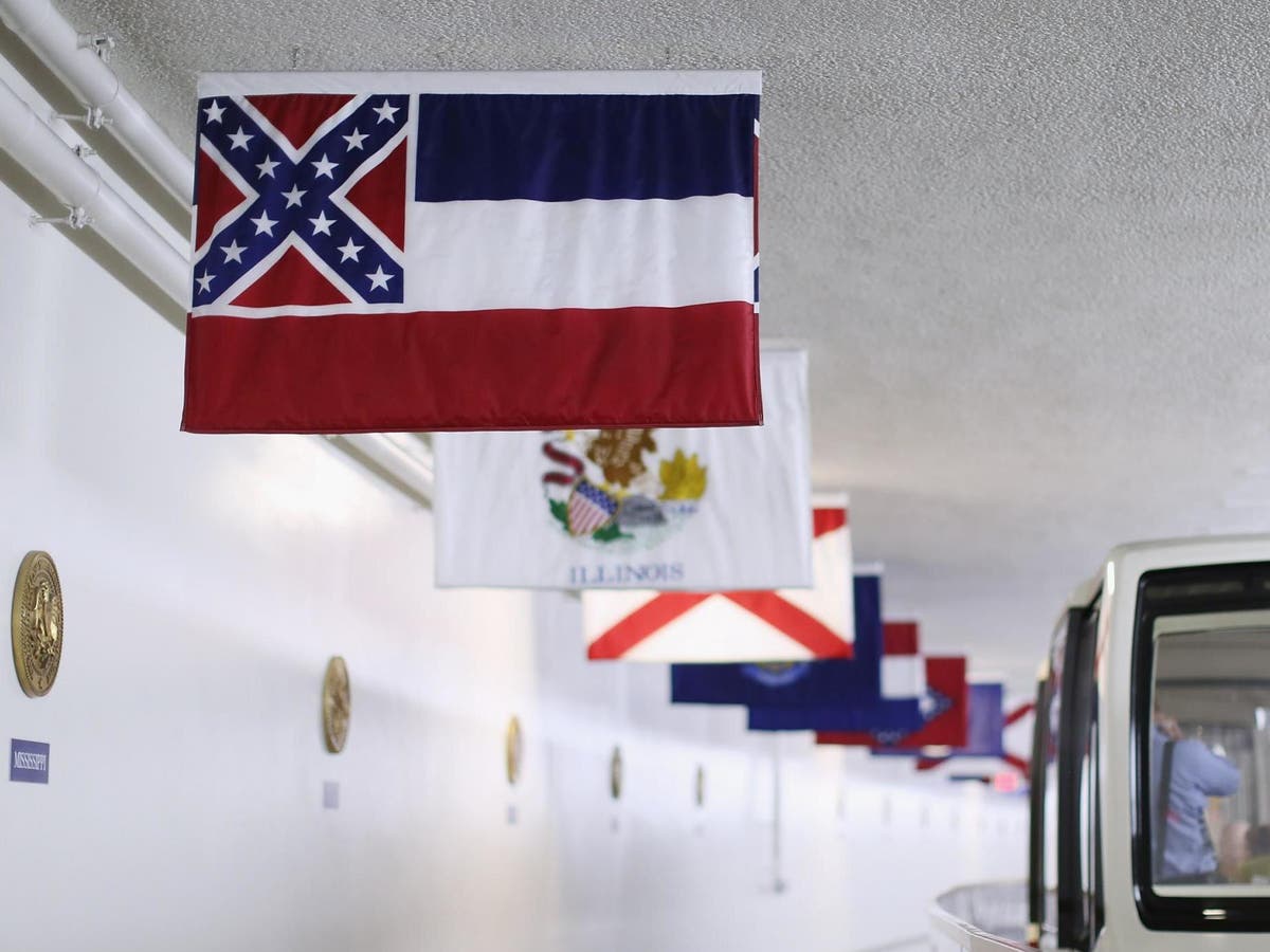 Mississippi legislature votes to remove Confederate emblem from state flag