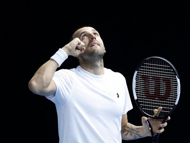 Dan Evans defeated Kyle Edmund in the final of the exhibition tournament