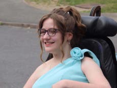 Neighbours throw surprise prom for teenager with cerebral palsy