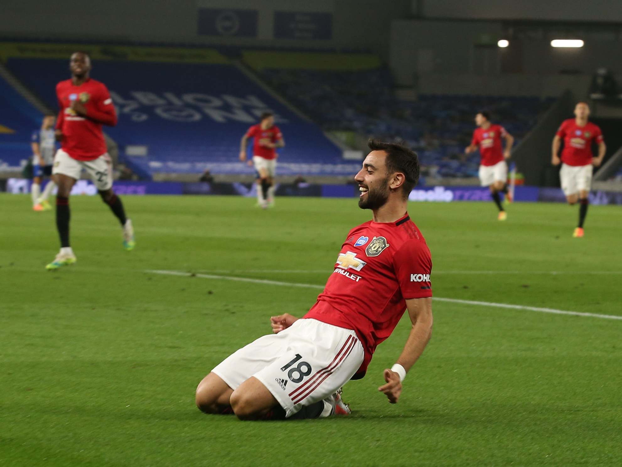 Bruno Fernandes celebrates after scoring United's third goal1§