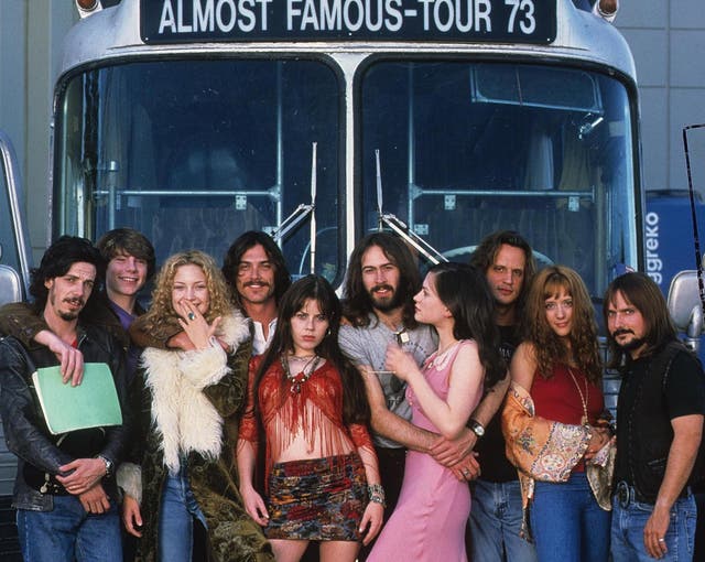 The lead cast, including Noah Taylor, Patrick Fugit, Kate Hudson, Billy Crudup, Fairuza Balk, Jason Lee and Anna Paquin, in front of Stillwater’s tour bus