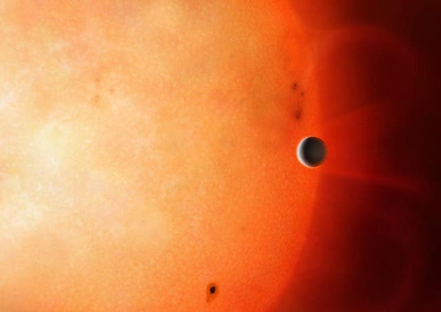 Artist’s impression showing a Neptune-sized planet in the Neptunian Desert. It is extremely rare to find an object of this size and density so close to its star