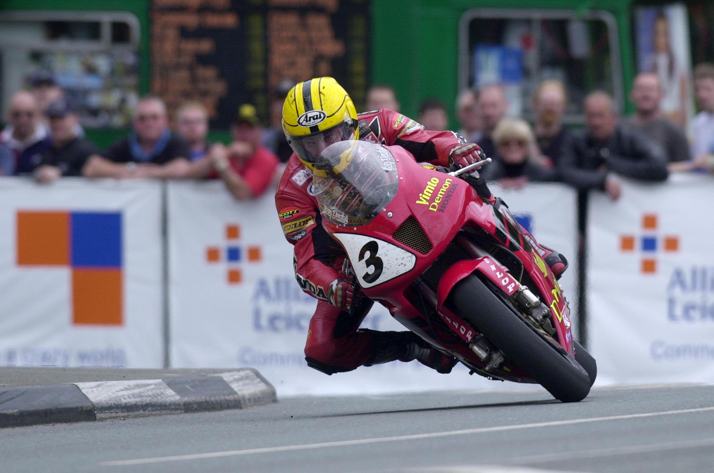 Dunlop blitzed his way to victory on board the Honda SP1 in the Formula One TT