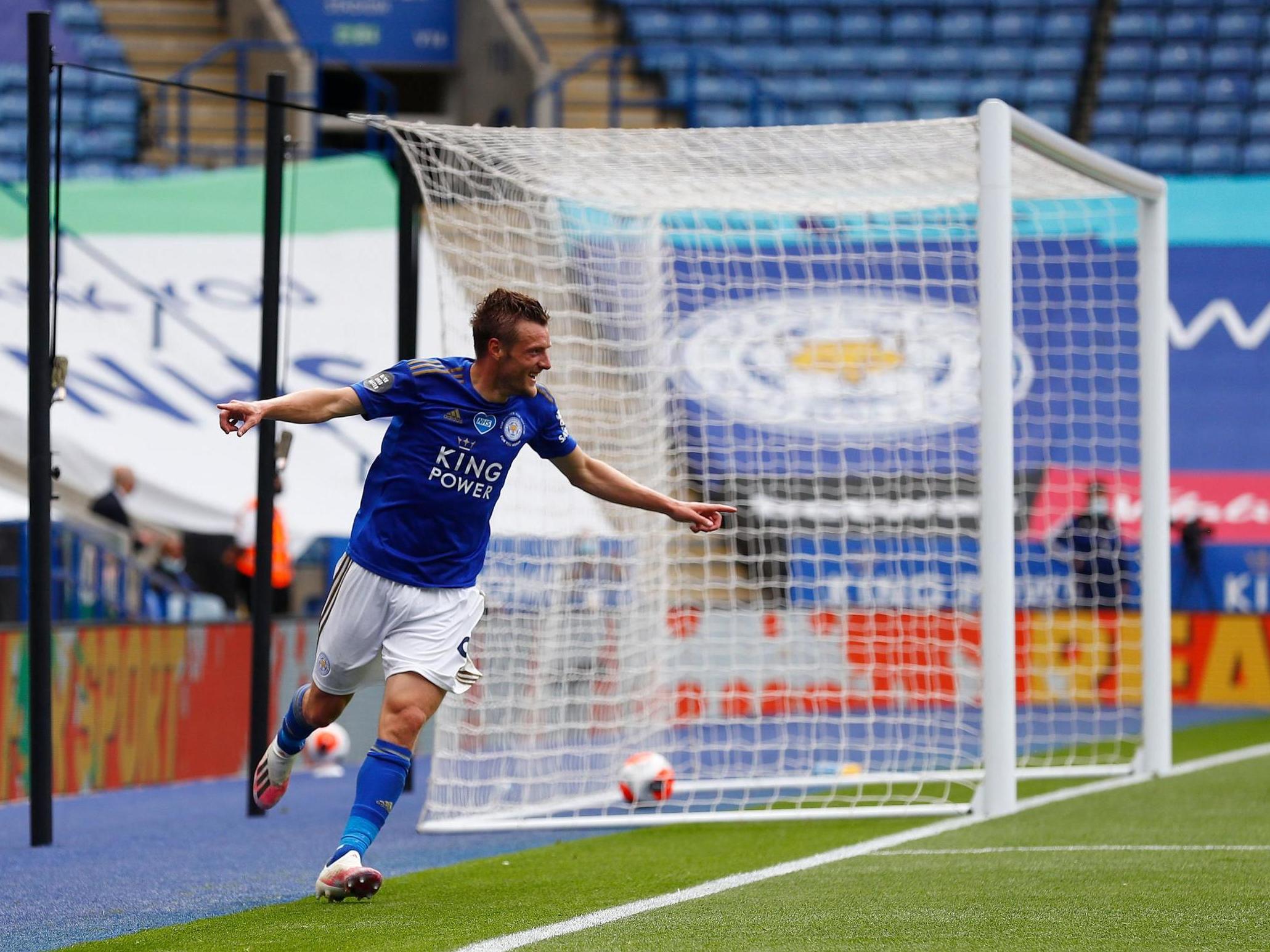 Vardy celebrates scoring against Palace (Getty)