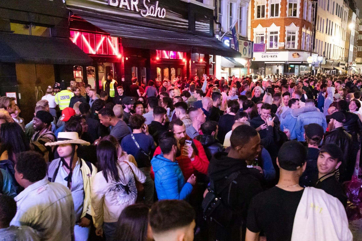 Council chief clarifies stance on &lsquo;drinking while standing up&rsquo; in London borough