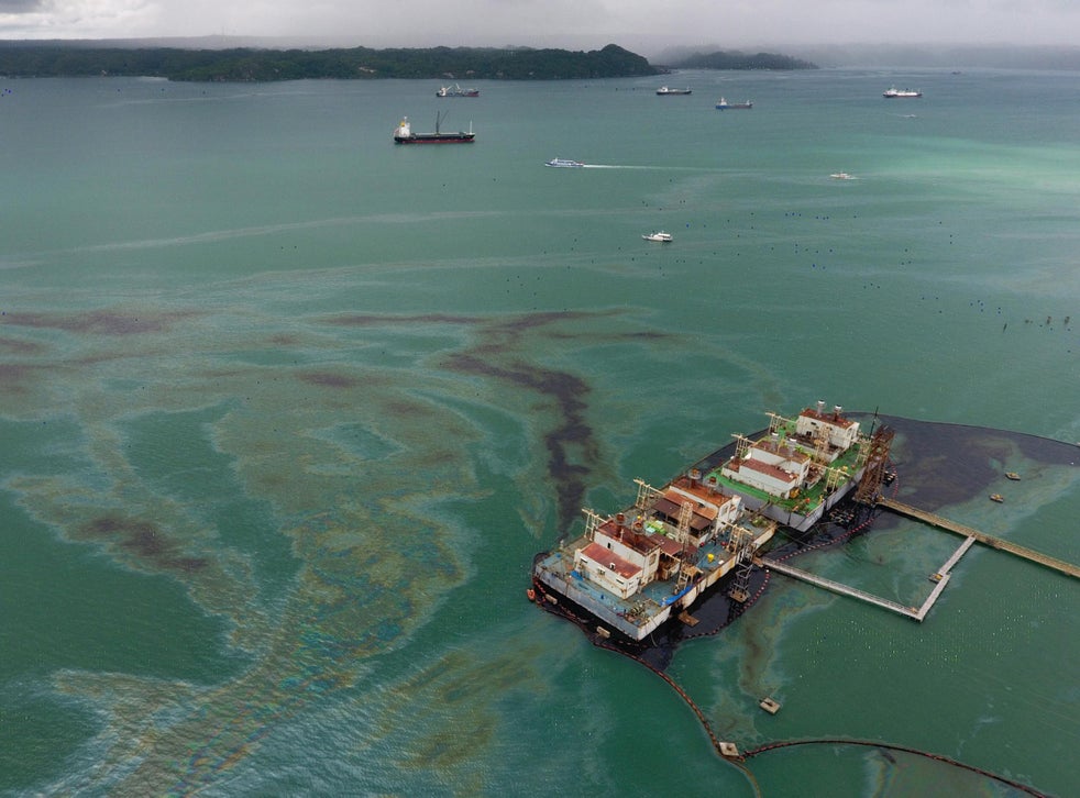 Oil spill off Philippines coast leads to evacuations | The Independent ...