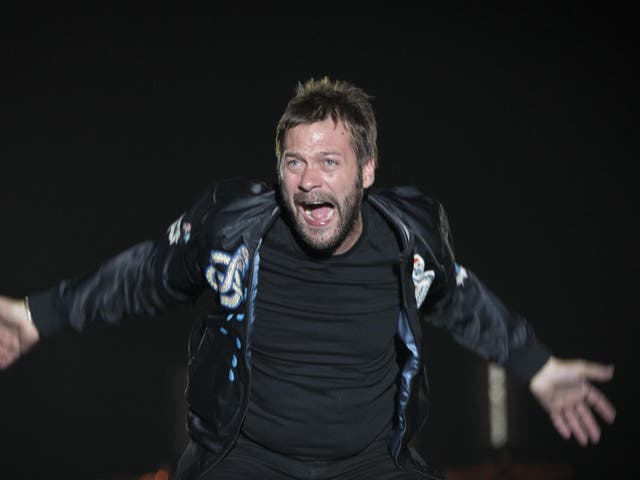Tom Meighan performs with Kasabian in 2018