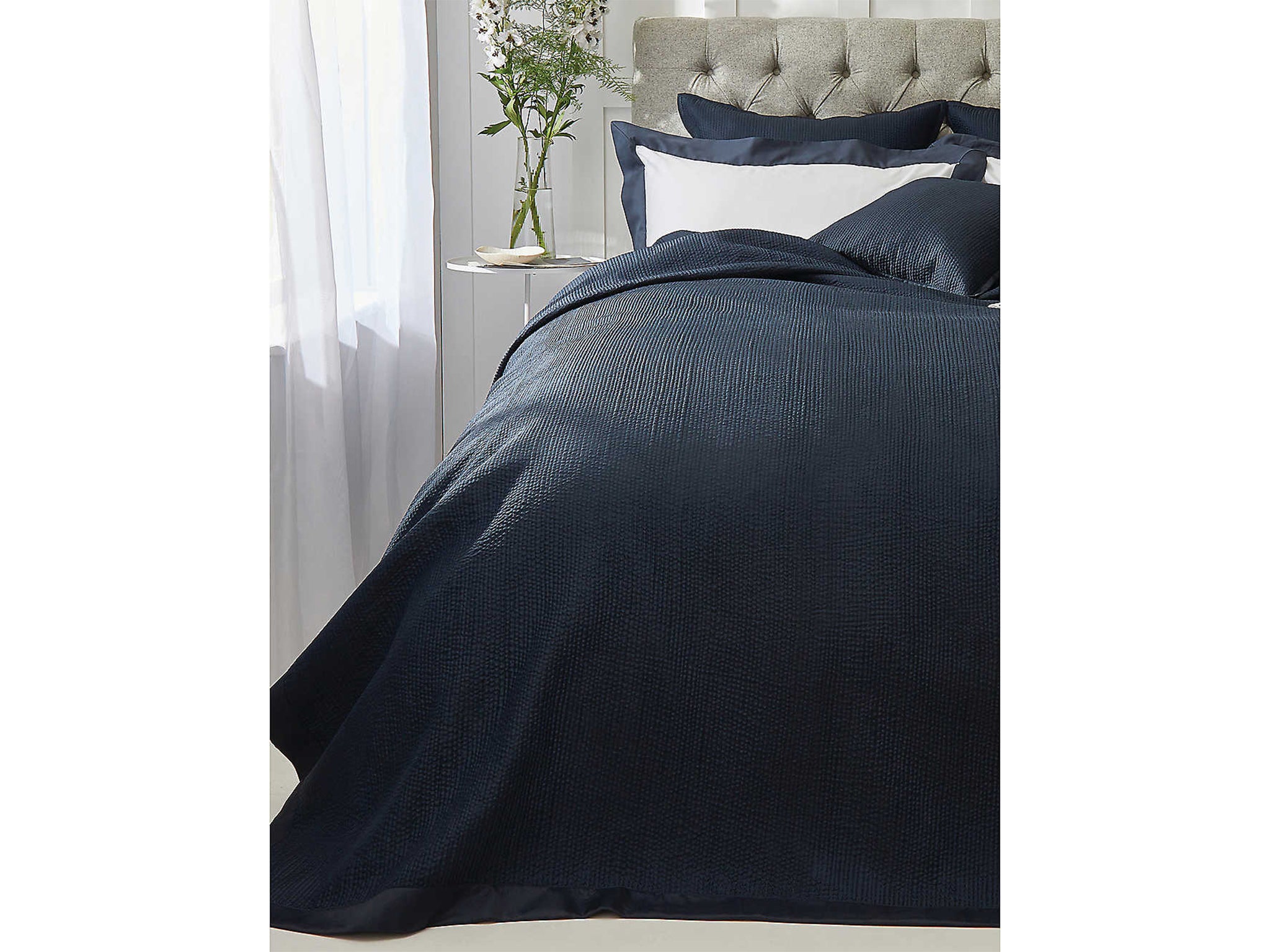 Doze off in maximum comfort with this silk-blend bed set