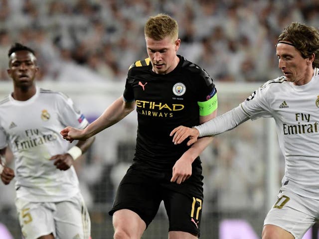 Manchester City midfielder Kevin De Bruyne vies with Real Madrid's midfielders