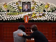 Tributes pour in for former Seoul mayor