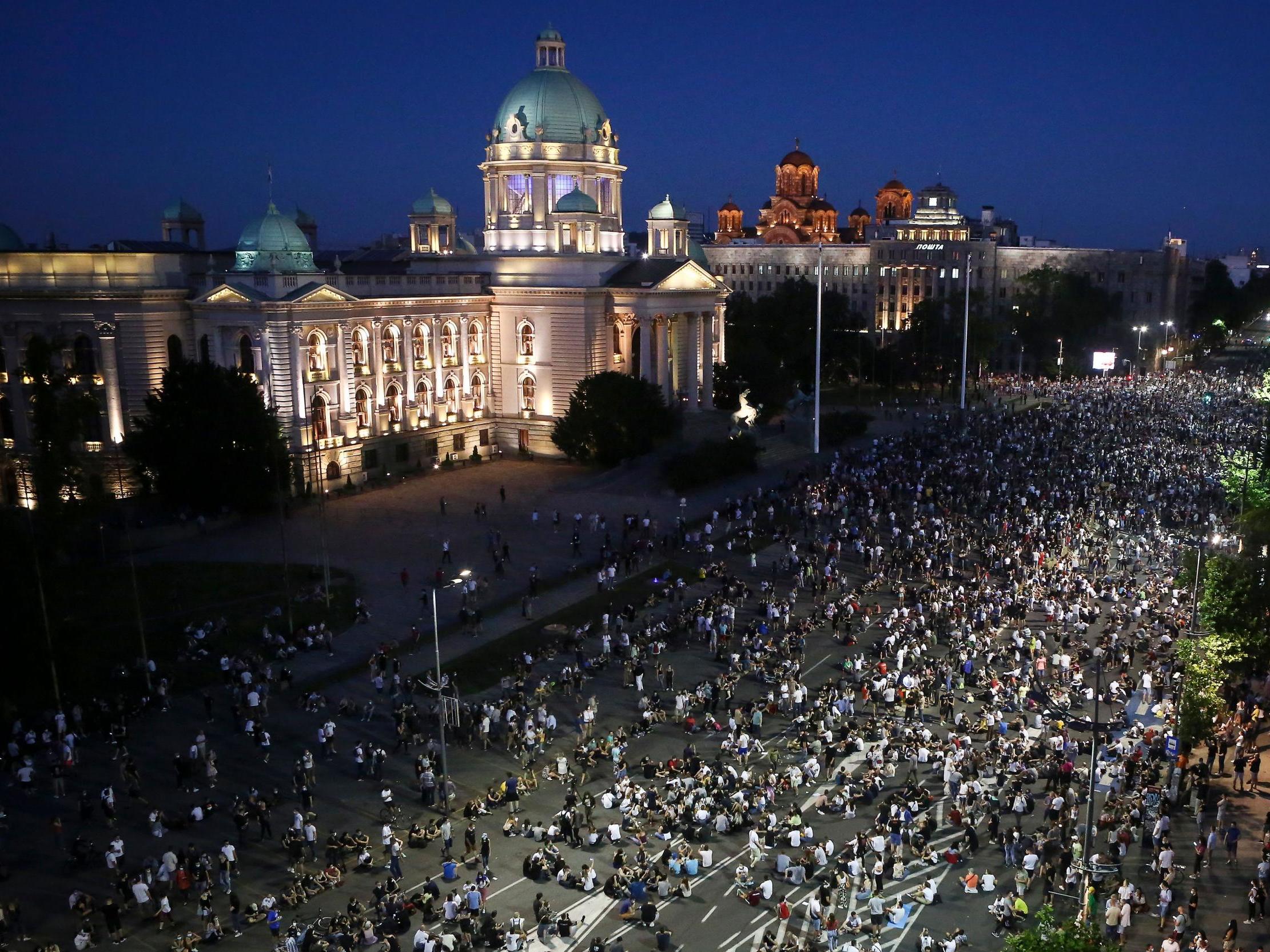 Serbian protesters defy ban and unite in streets after two nights ...