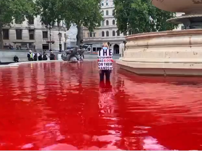 The fountain’s water was dyed red, symbolising what protesters said was blood on the government’s hands.