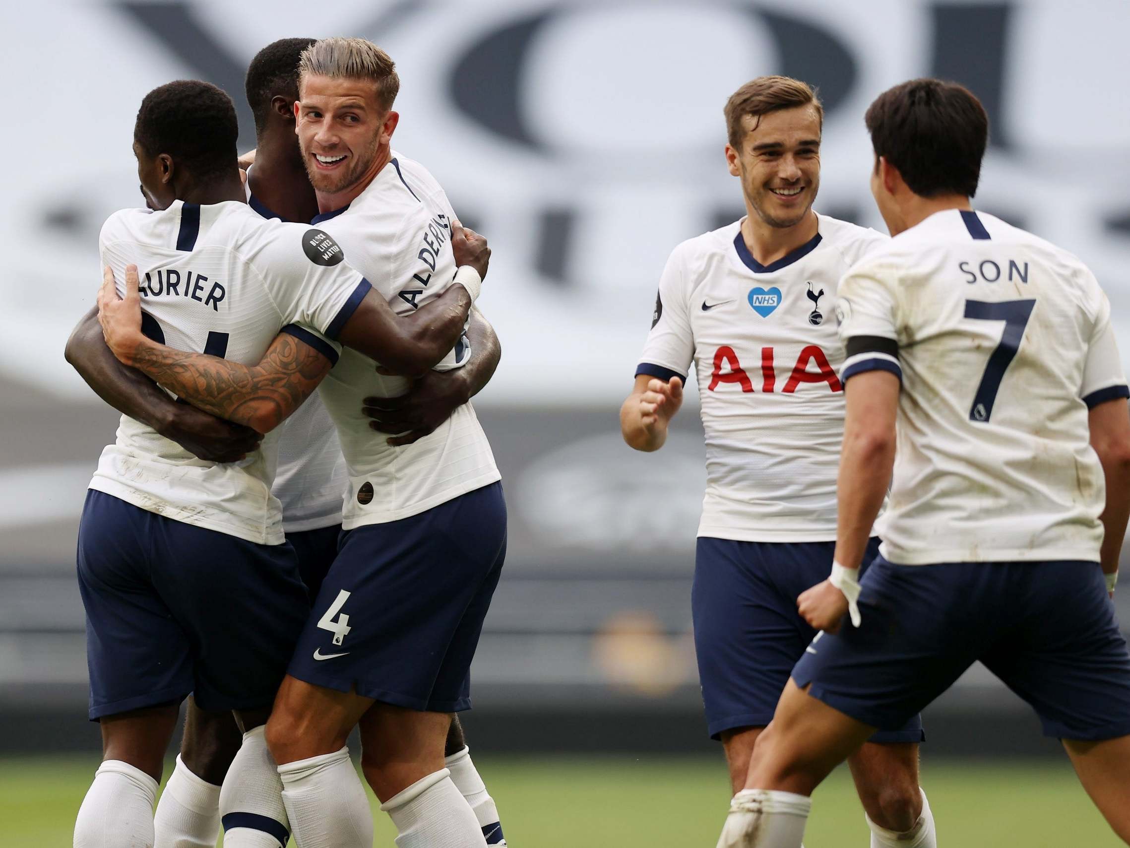 Tottenham celebrate Toby Alderweireld’s winning goal