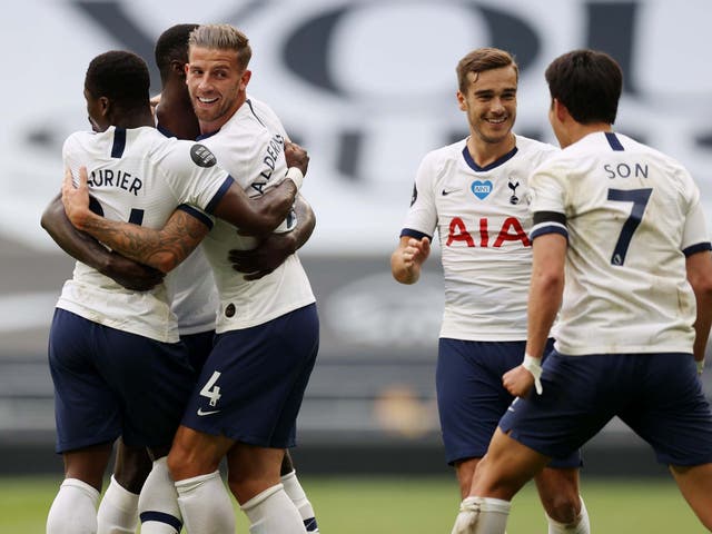 Tottenham celebrate Toby Alderweireld's winning goal