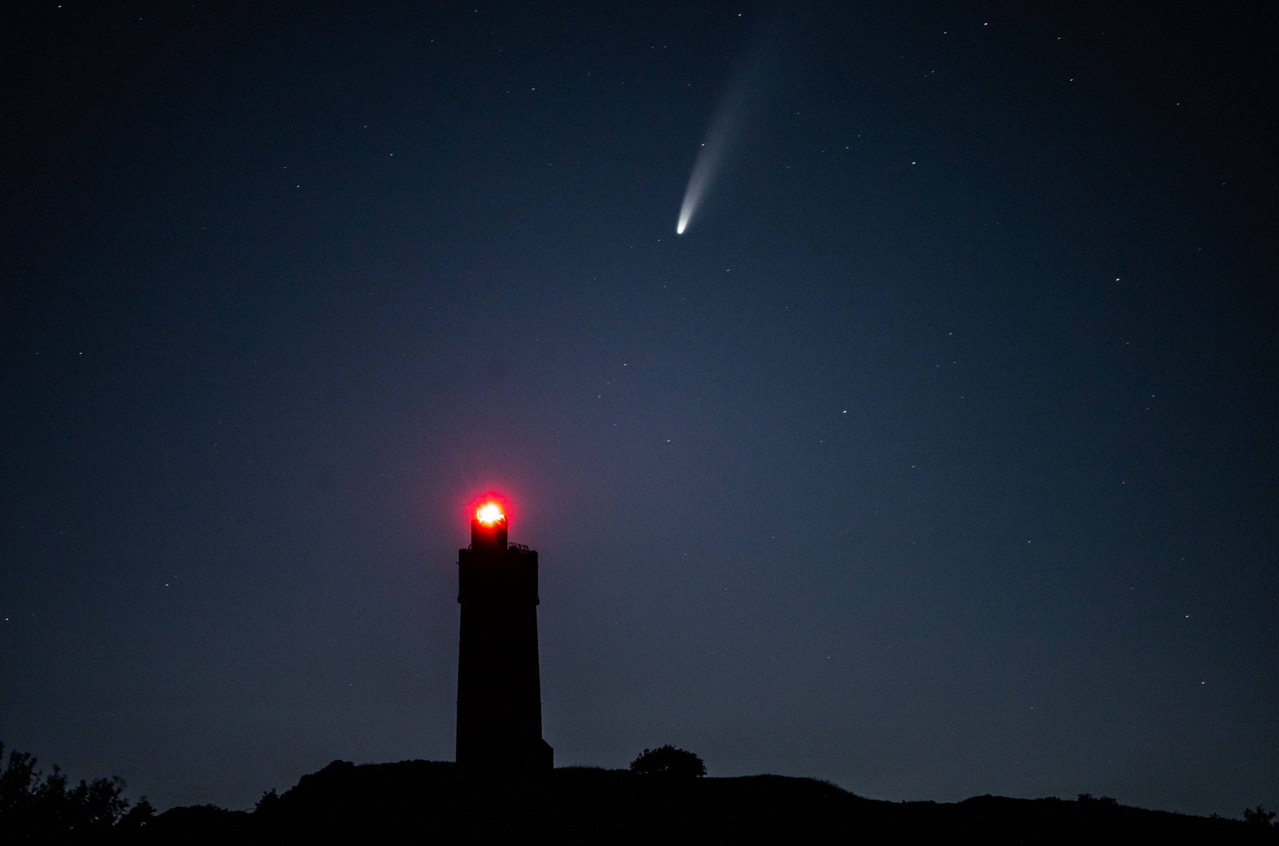 Neowise Comet Seen Over Stonehenge In Stunning New…