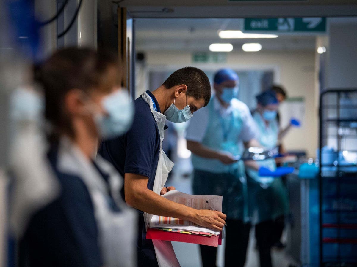 Nurses consider action over ‘appalling’ 3% NHS pay rise