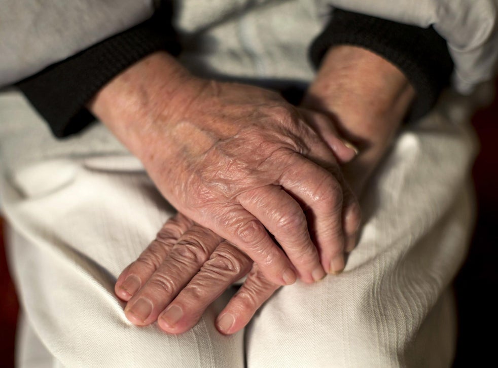 Apathy ‘could be early warning sign of dementia’ | The Independent ...