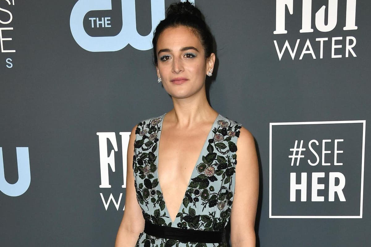 Jenny Slate says she accidentally invited a stranger to her wedding ...