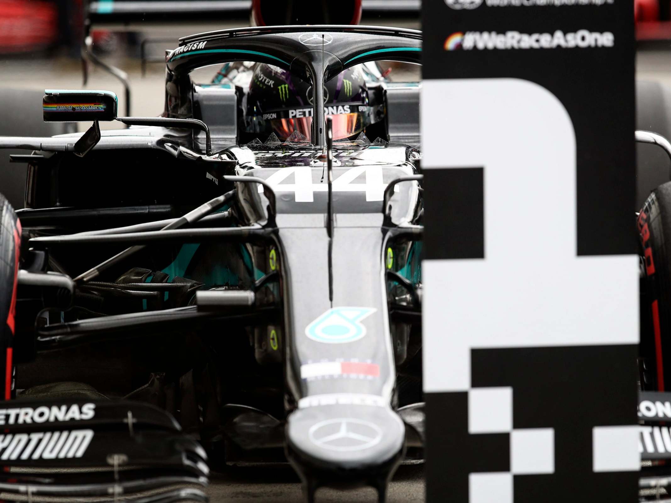Lewis Hamilton wins pole in Hungary