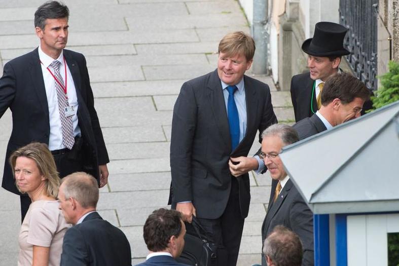 Dutch king Willem-Alexander arrives for the 2016 conference at Hotel Taschenbergpalais Kempinski in Dresden