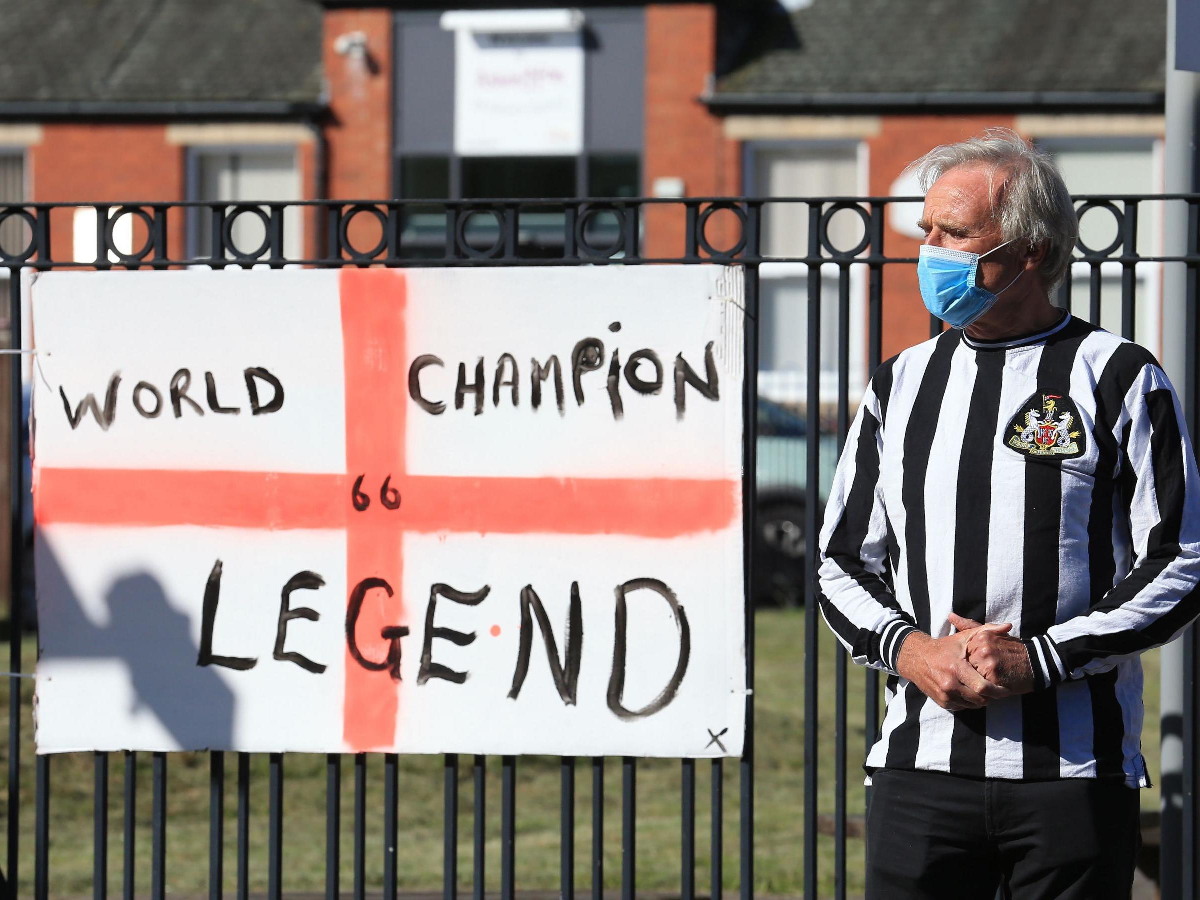 A fan pays tribute to Jack Charlton in Ashington