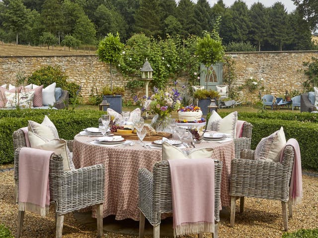 When dining outside, use crockery, cutlery and table linen you truly love