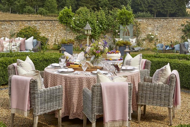 When dining outside, use crockery, cutlery and table linen you truly love