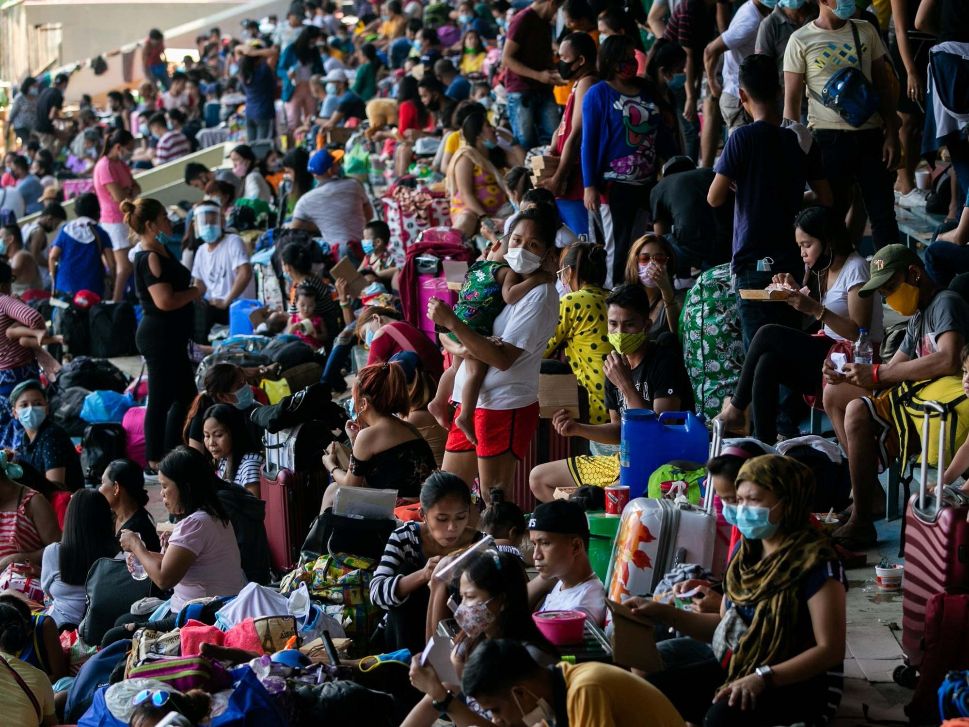 Coronavirus: Thousands flood Manila baseball stadium as government transportation system fails - The Independent