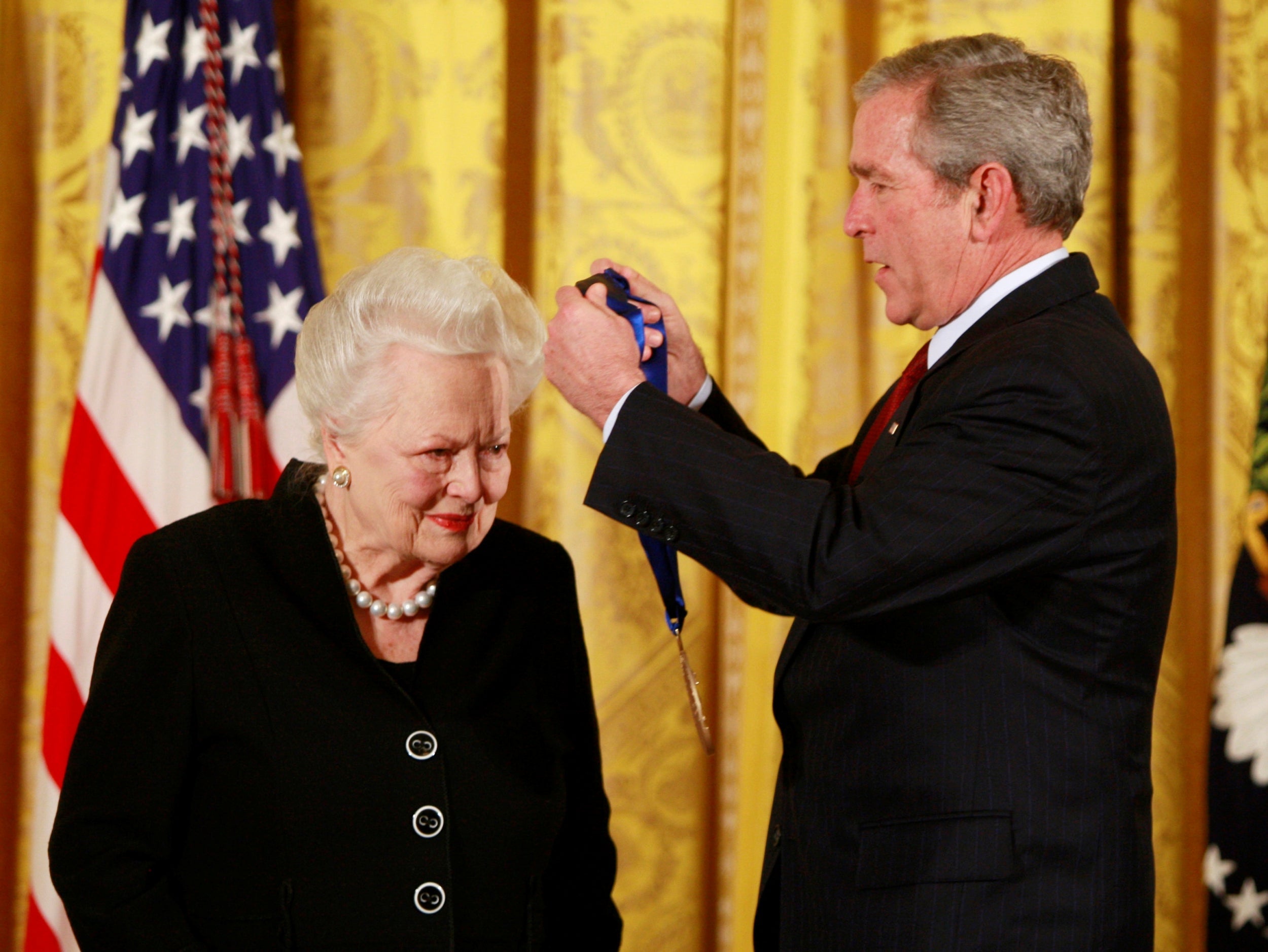 De Havilland is awarded the National Medal of Arts by President George W Bush in 2008