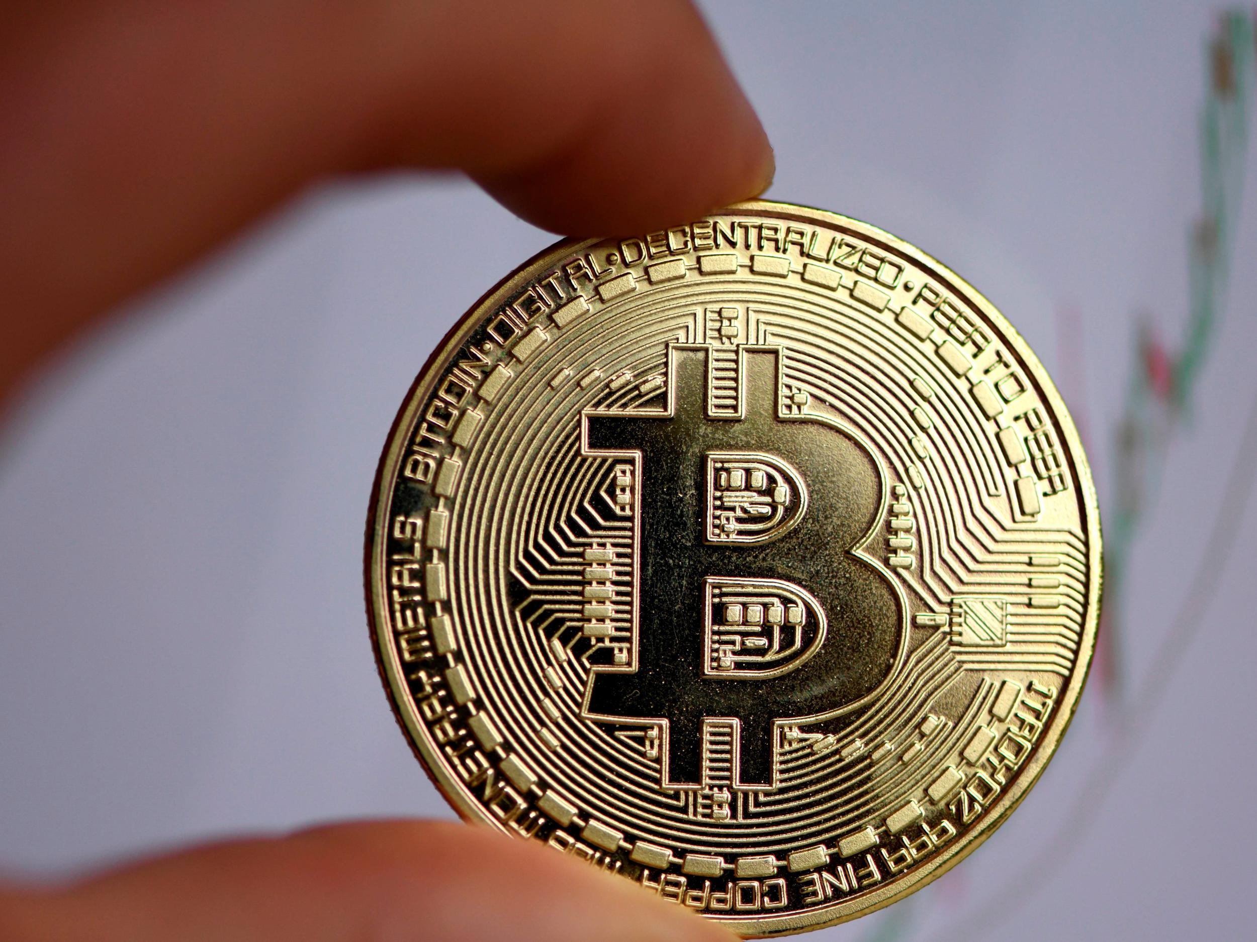Bitcoin Price Suddenly Shoots Up By 1 000 As Gold Hits All time High 