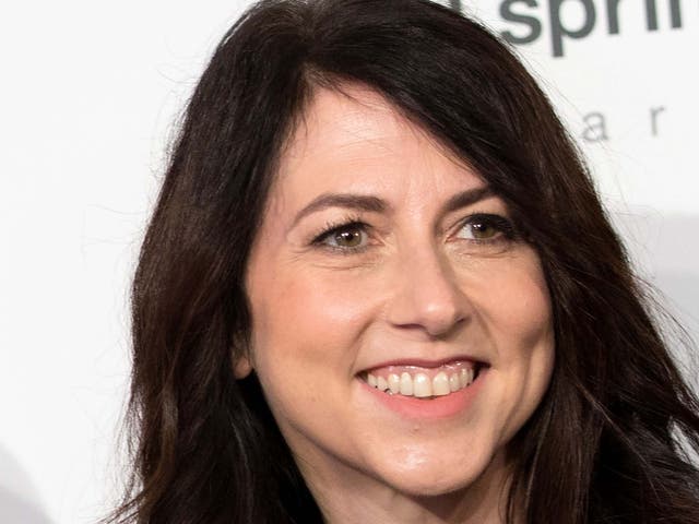 Ex esposa del CEO de Amazon y el hombre más rico del mundo, Mackenzie Scott