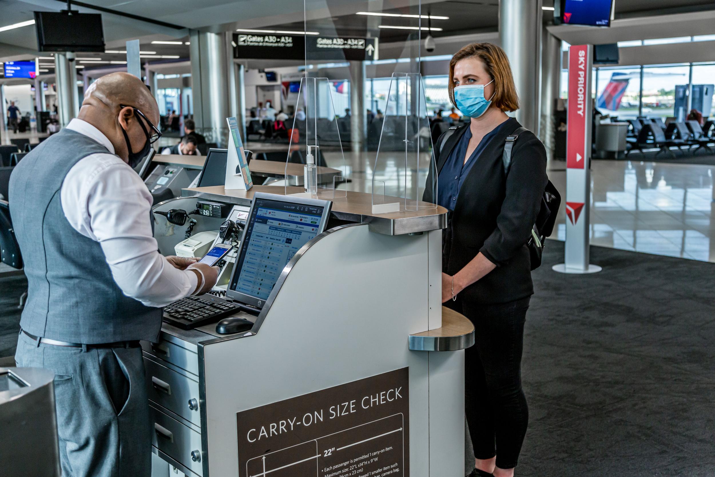 Passenger must wear face coverings on Delta flights