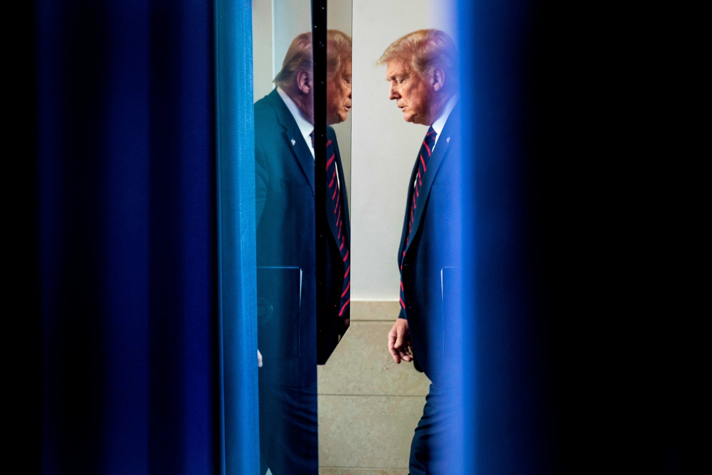 https://static.independent.co.uk/s3fs-public/thumbnails/image/2020/07/31/09/donald-trump-arrives-press-briefing.jpg