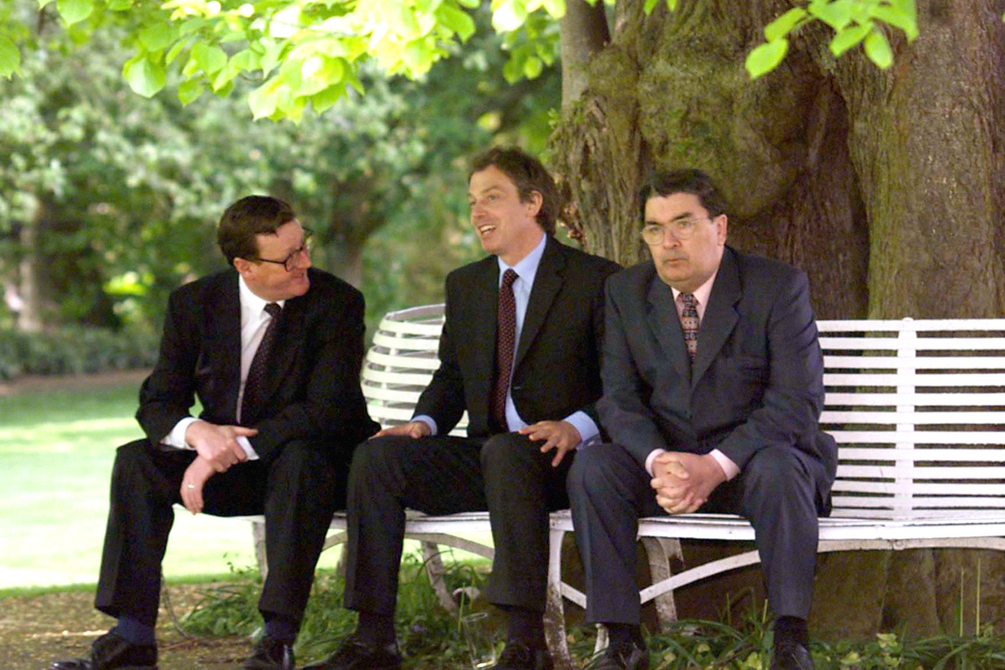 Hume with Tony Blair and David Trimble in May 1998, on the last day of campaigning for a Yes vote in the Northern Ireland Referendum