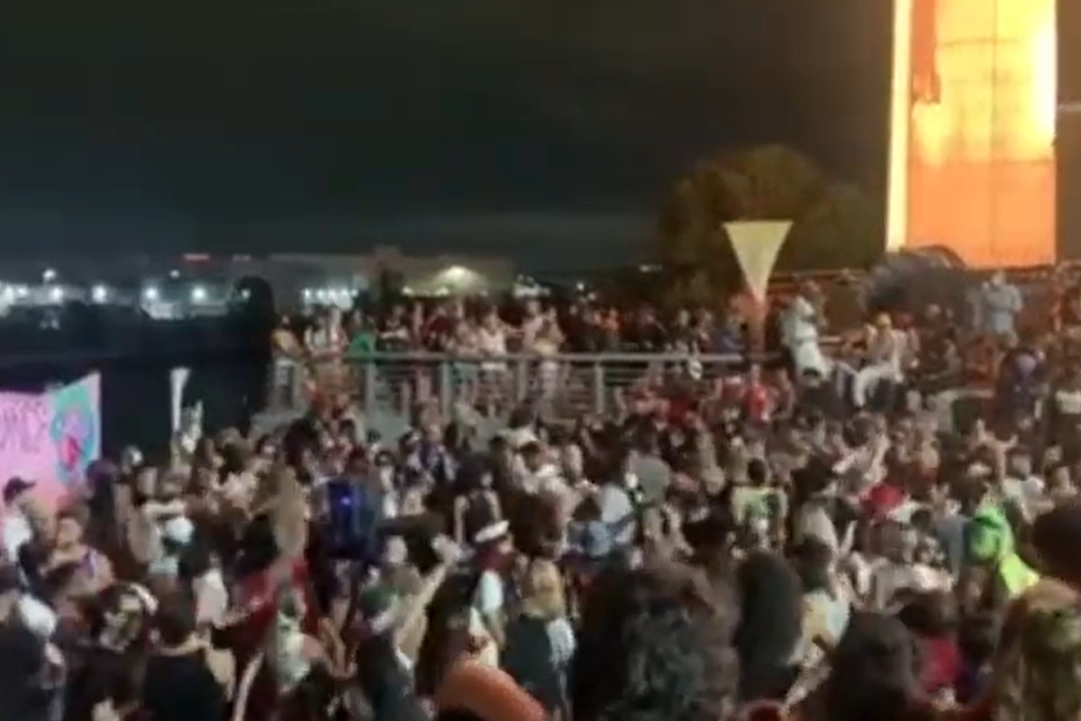 Hundreds gather for secret rave under New York bridge, reports say ...