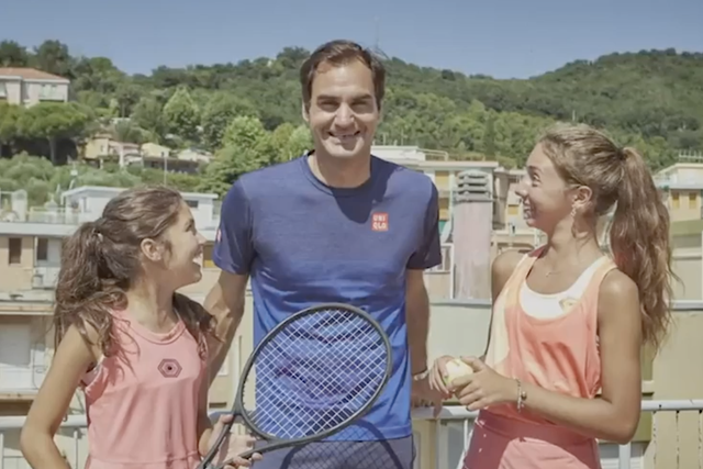Roger Federer surprises two girls for a rooftop tennis match